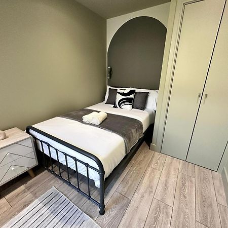 London Boutique Ensuite Room Like Hotel ภายนอก รูปภาพ