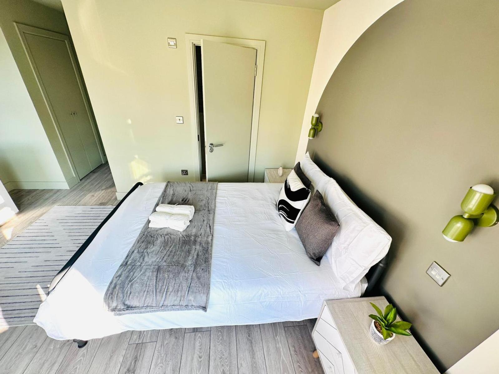 London Boutique Ensuite Room Like Hotel ภายนอก รูปภาพ