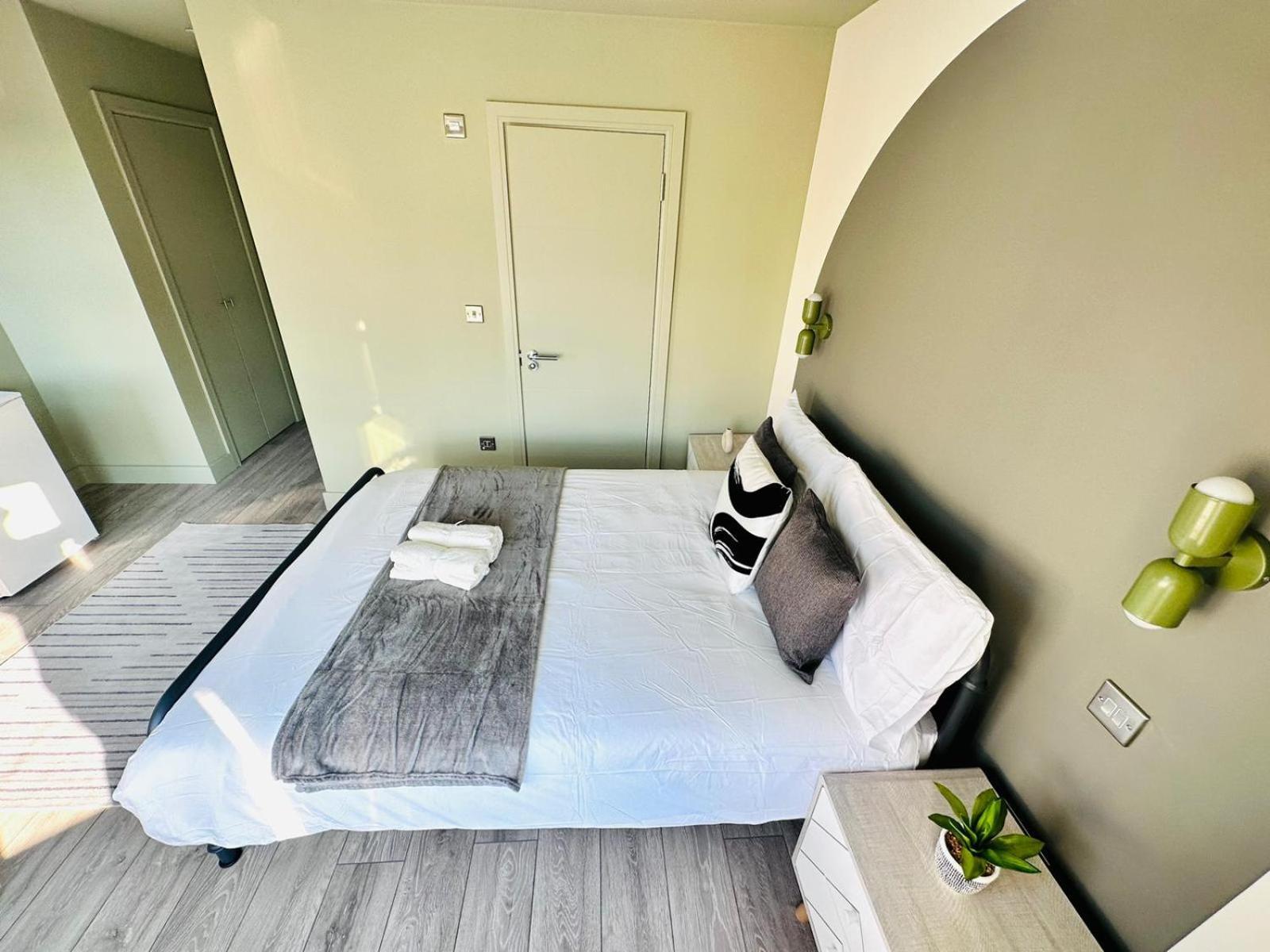 London Boutique Ensuite Room Like Hotel ภายนอก รูปภาพ