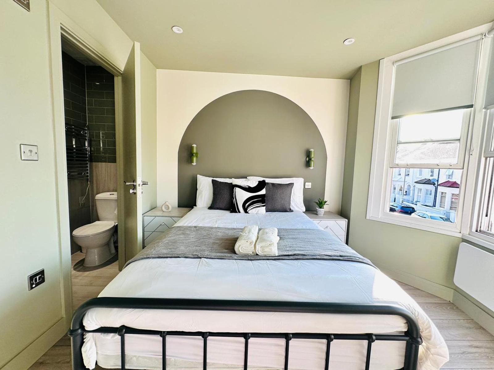 London Boutique Ensuite Room Like Hotel ภายนอก รูปภาพ