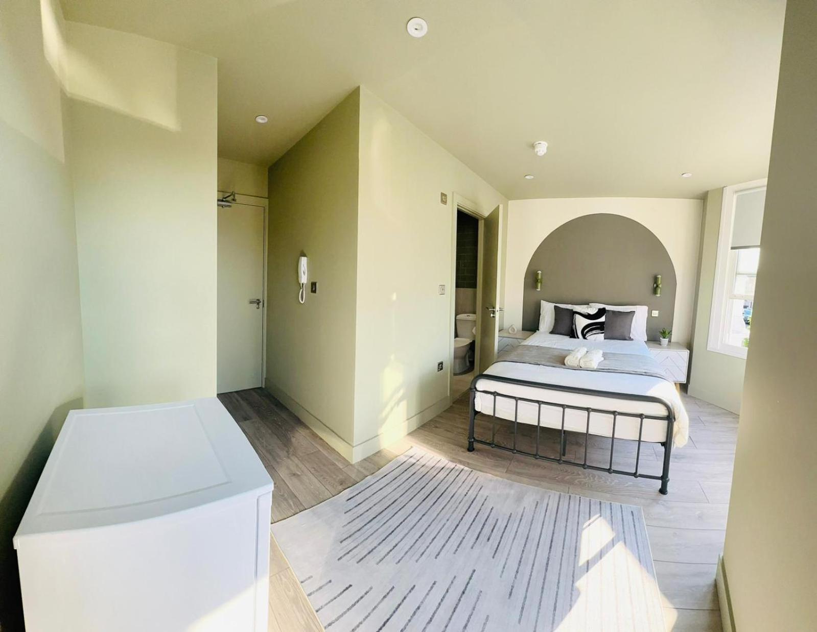 London Boutique Ensuite Room Like Hotel ภายนอก รูปภาพ