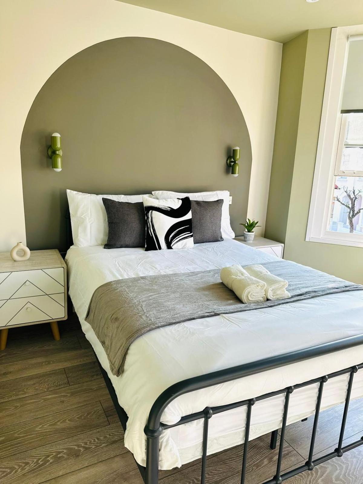 London Boutique Ensuite Room Like Hotel ภายนอก รูปภาพ