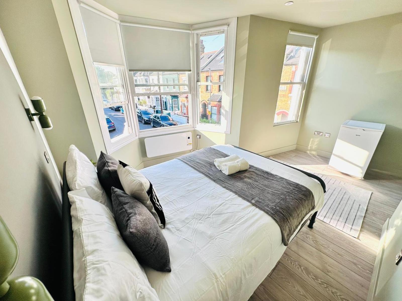 London Boutique Ensuite Room Like Hotel ภายนอก รูปภาพ