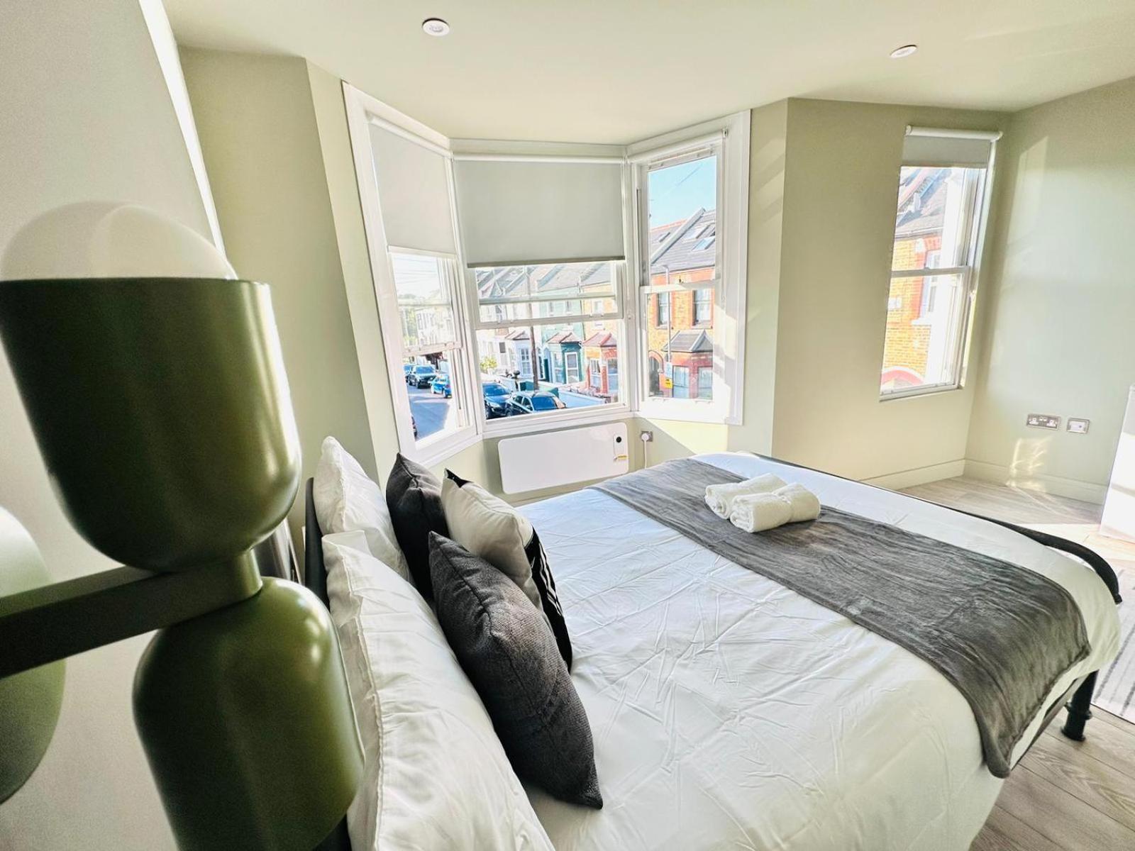 London Boutique Ensuite Room Like Hotel ภายนอก รูปภาพ