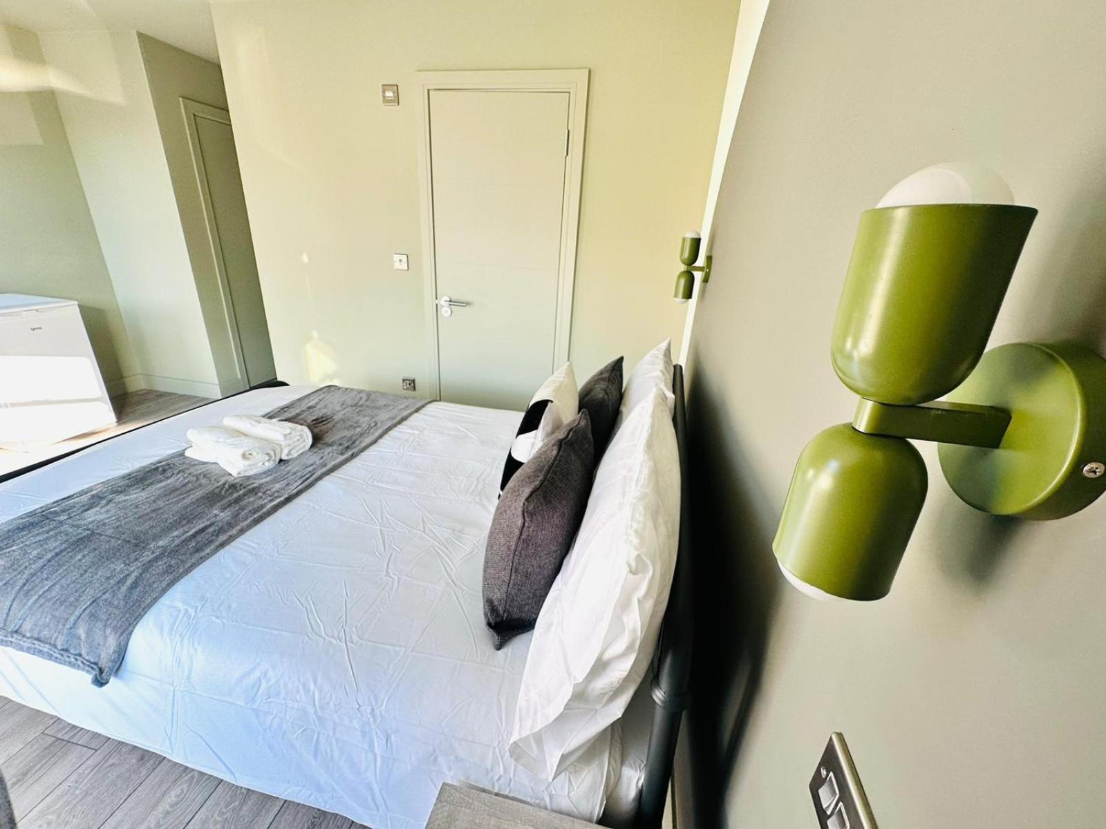 London Boutique Ensuite Room Like Hotel ภายนอก รูปภาพ