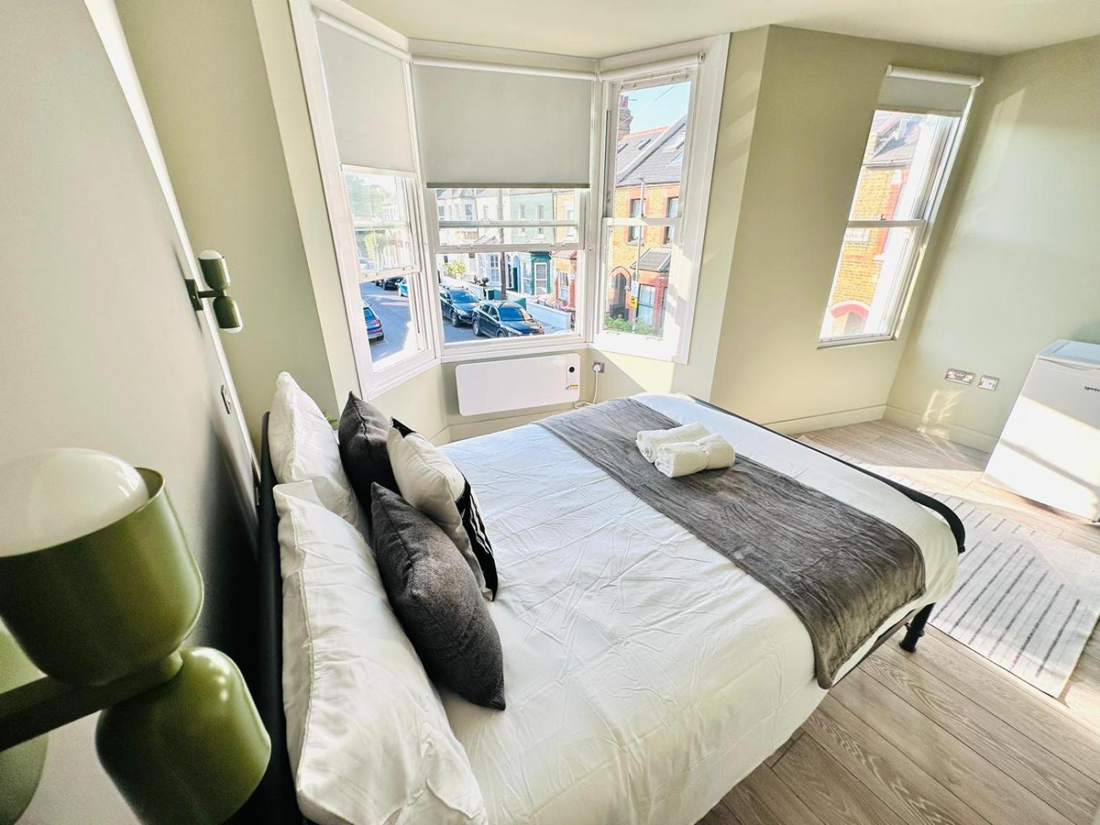 London Boutique Ensuite Room Like Hotel ภายนอก รูปภาพ