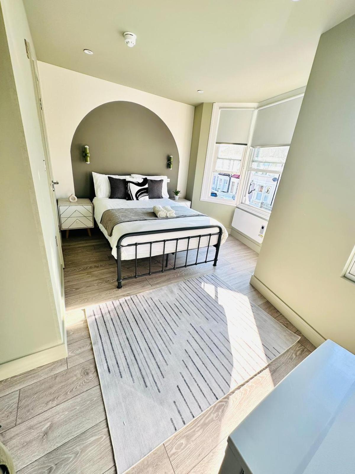London Boutique Ensuite Room Like Hotel ภายนอก รูปภาพ