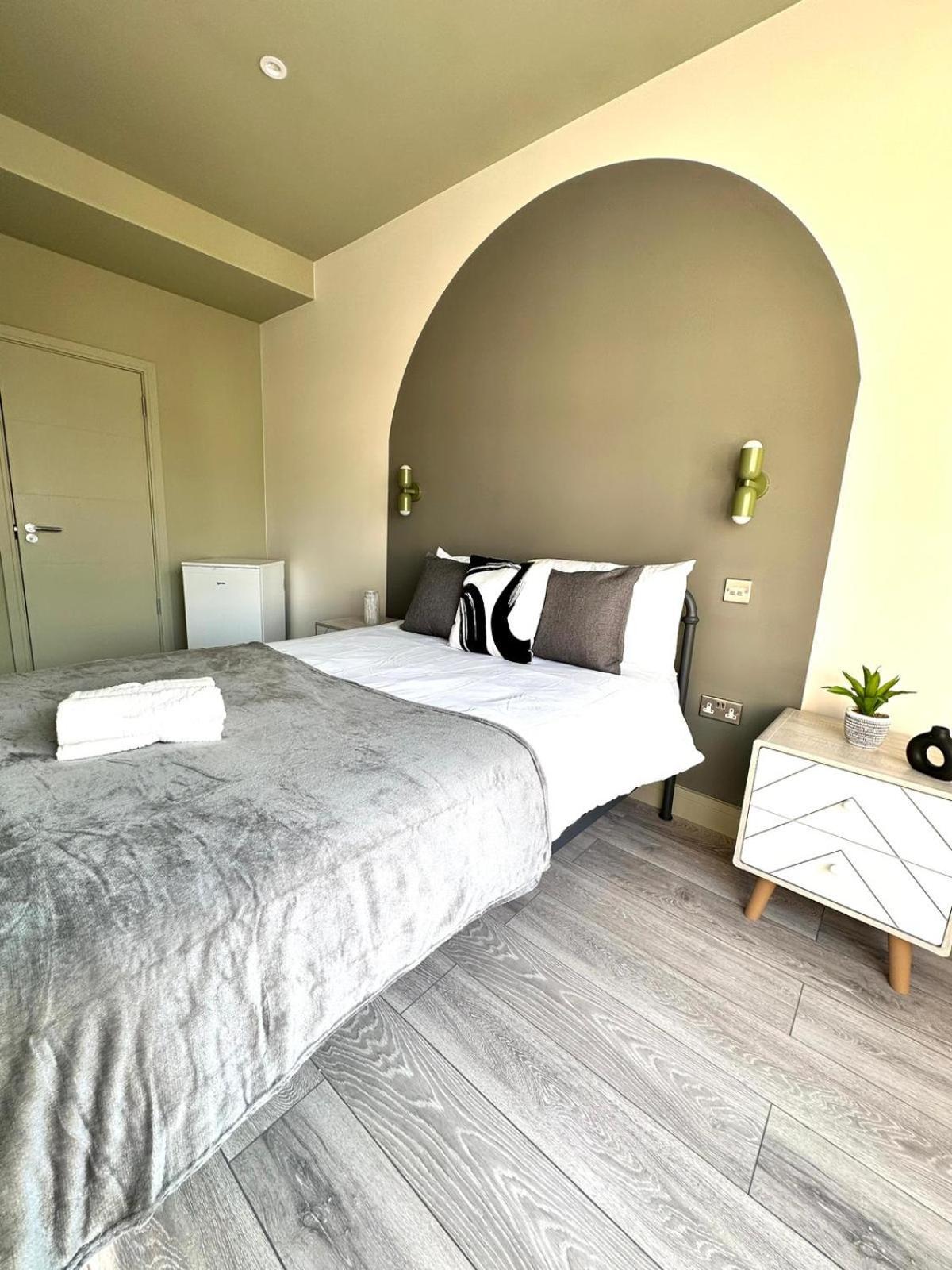 London Boutique Ensuite Room Like Hotel ภายนอก รูปภาพ
