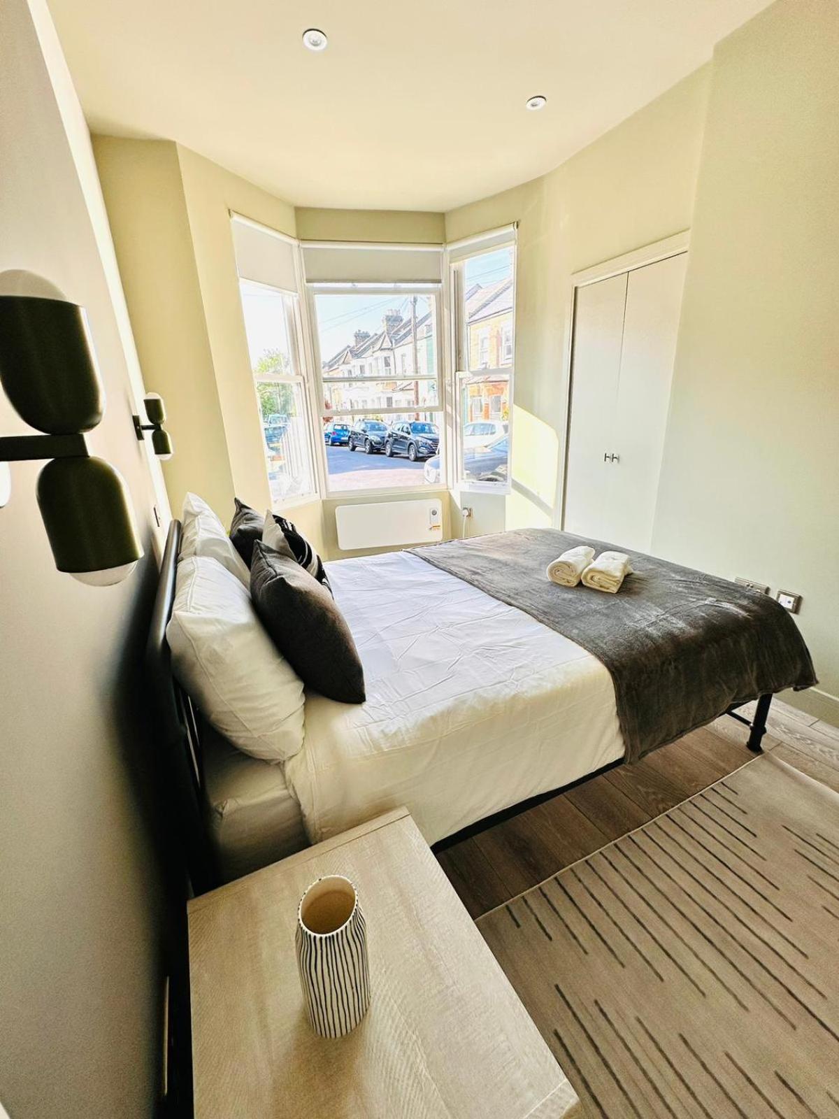 London Boutique Ensuite Room Like Hotel ภายนอก รูปภาพ