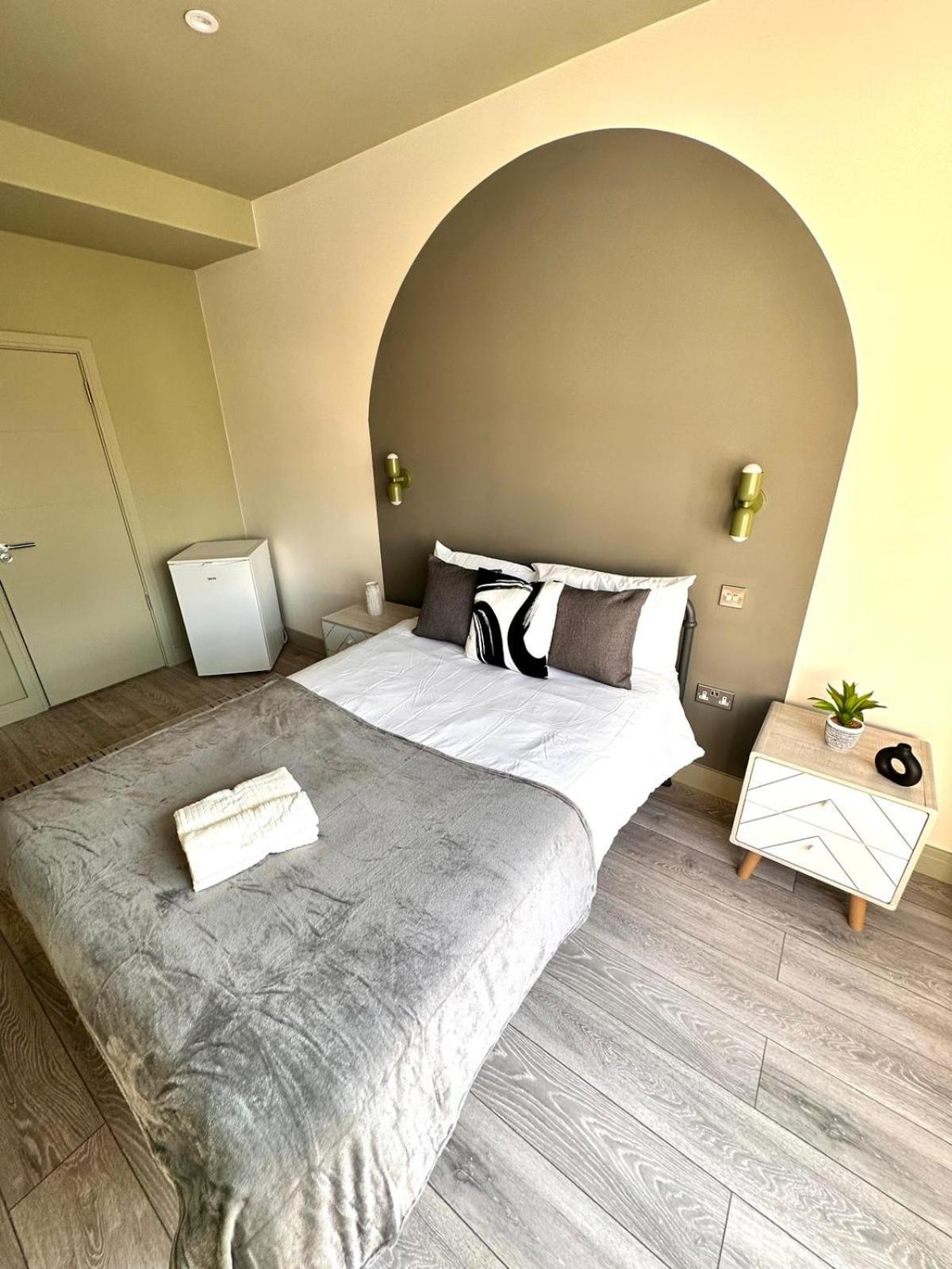 London Boutique Ensuite Room Like Hotel ภายนอก รูปภาพ