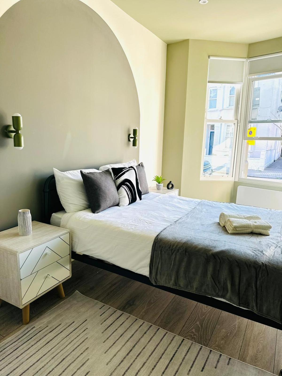 London Boutique Ensuite Room Like Hotel ภายนอก รูปภาพ