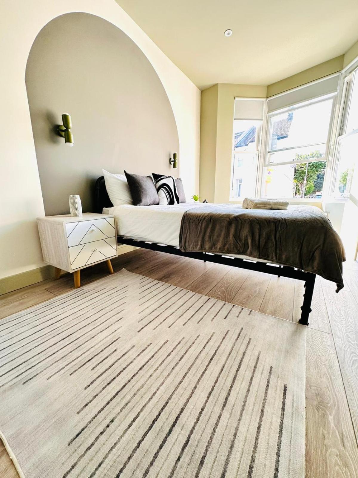 London Boutique Ensuite Room Like Hotel ภายนอก รูปภาพ