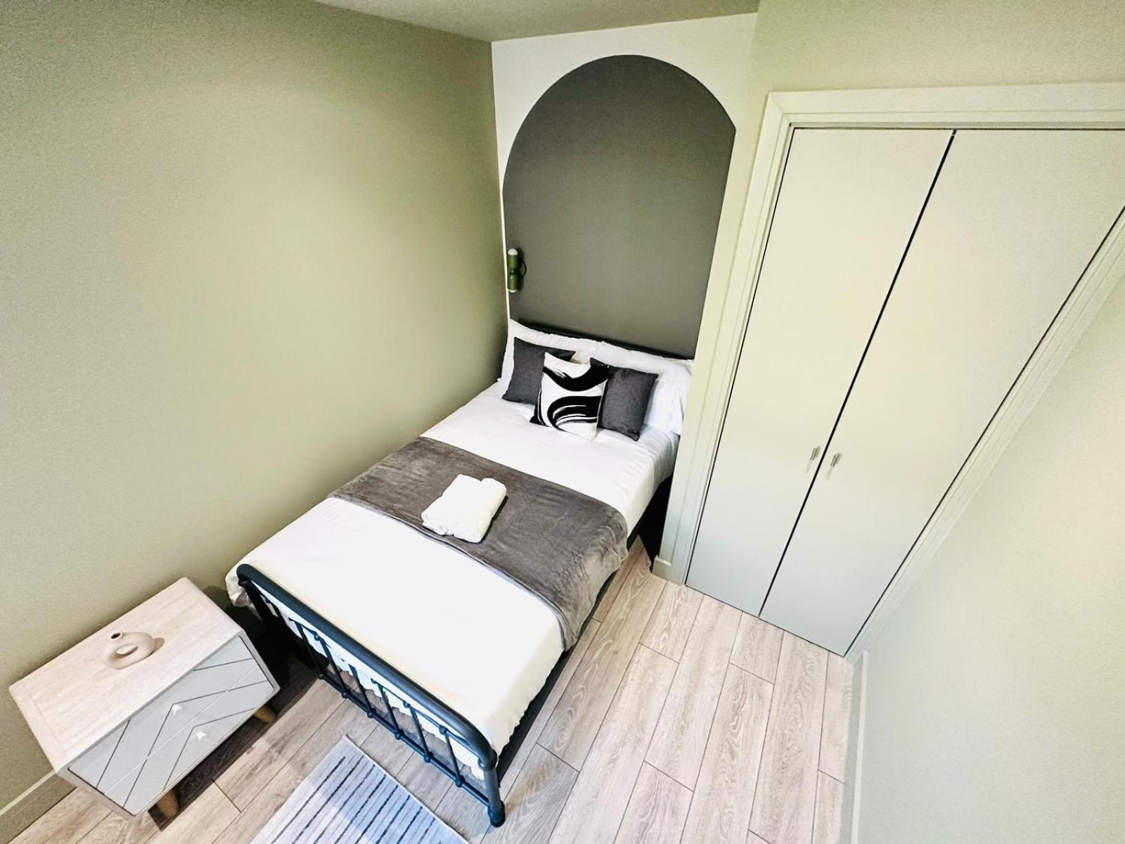 London Boutique Ensuite Room Like Hotel ภายนอก รูปภาพ
