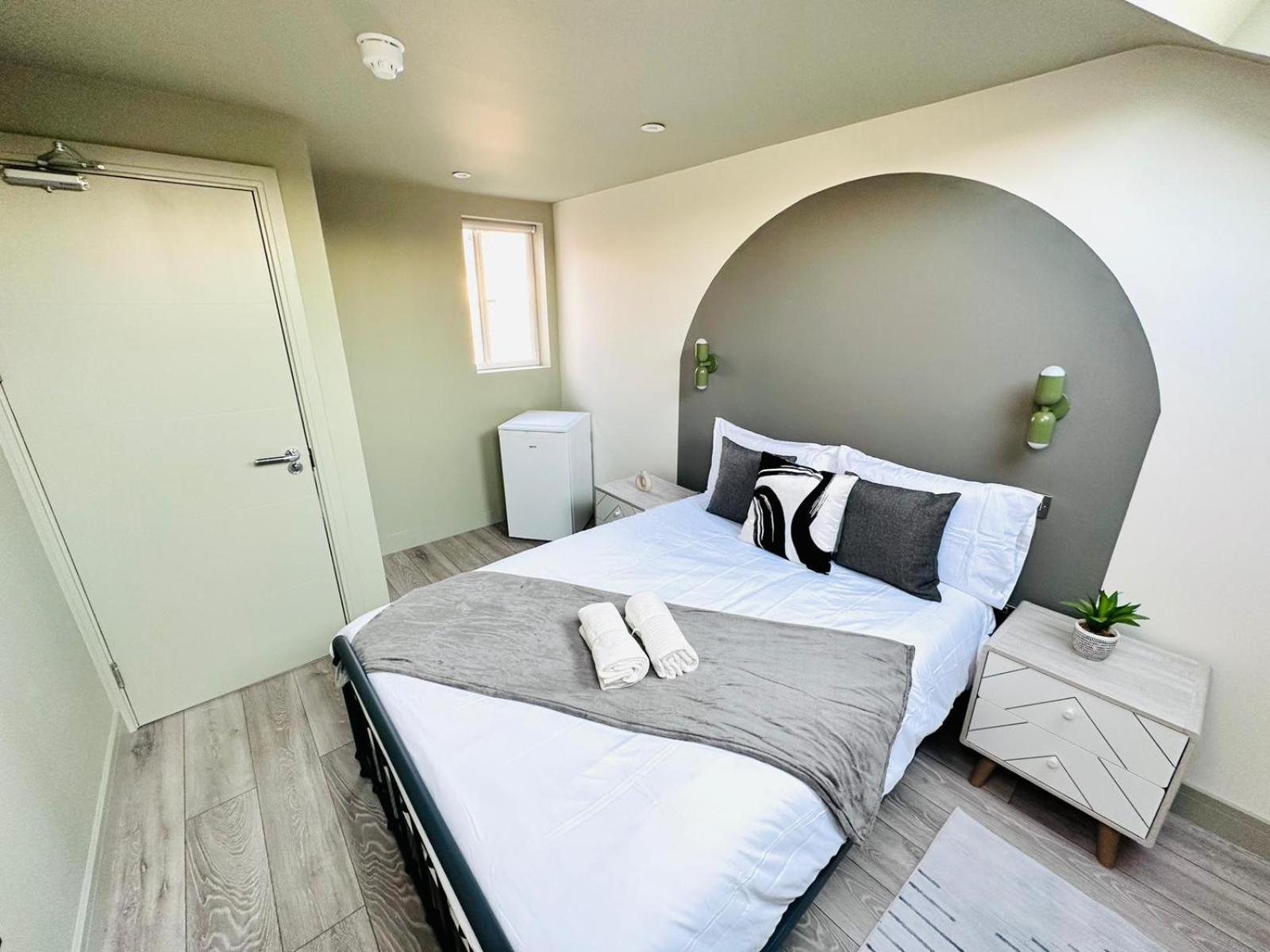 London Boutique Ensuite Room Like Hotel ภายนอก รูปภาพ