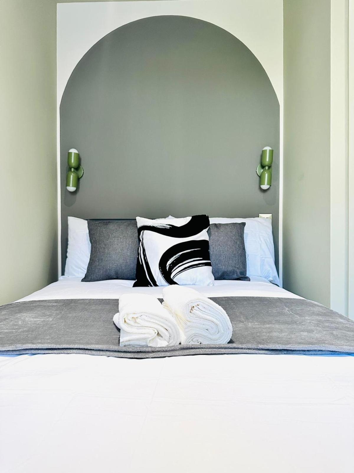 London Boutique Ensuite Room Like Hotel ภายนอก รูปภาพ
