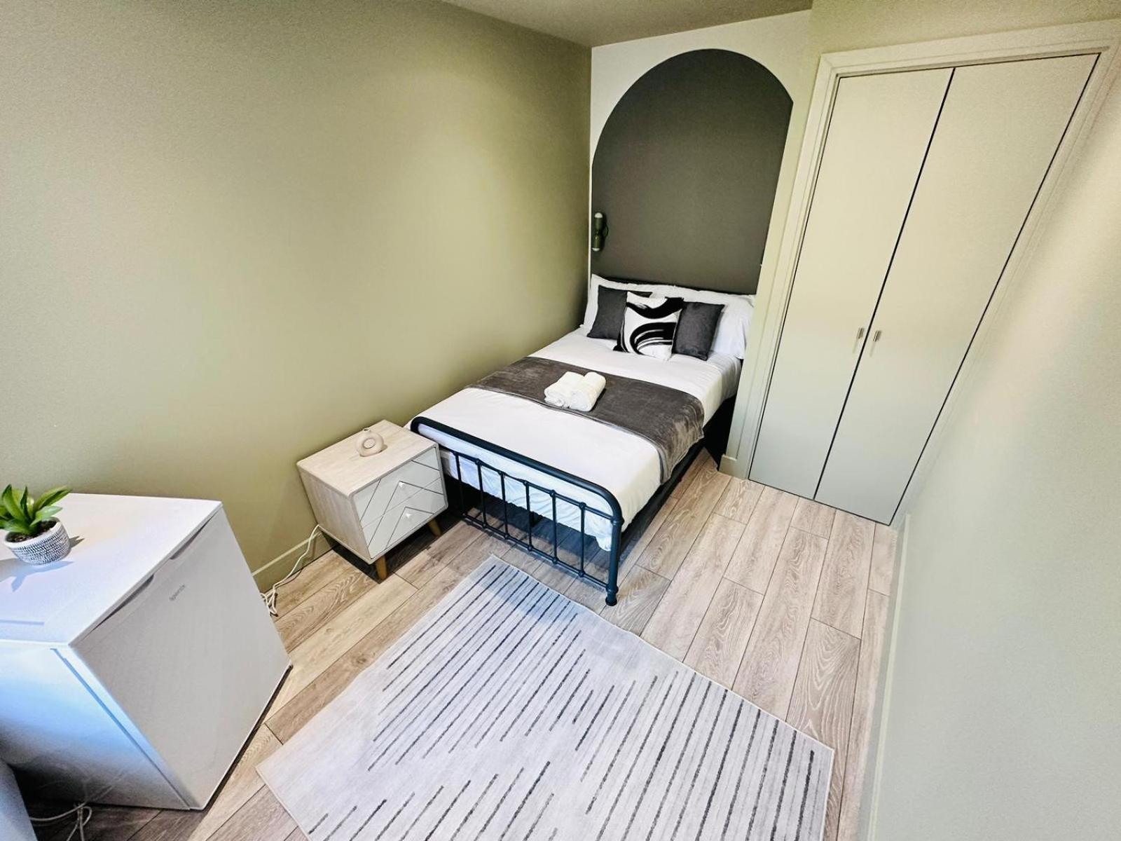 London Boutique Ensuite Room Like Hotel ภายนอก รูปภาพ