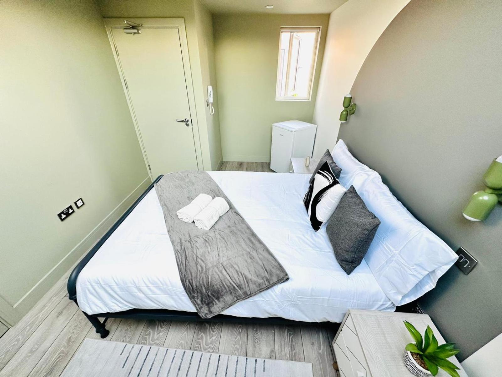 London Boutique Ensuite Room Like Hotel ภายนอก รูปภาพ