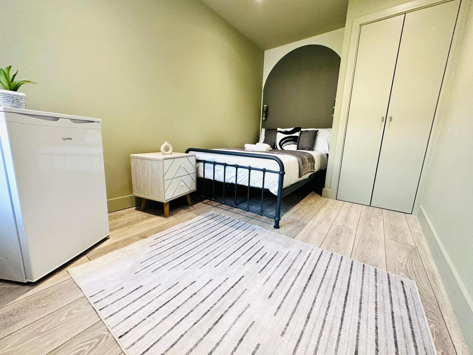 London Boutique Ensuite Room Like Hotel ภายนอก รูปภาพ