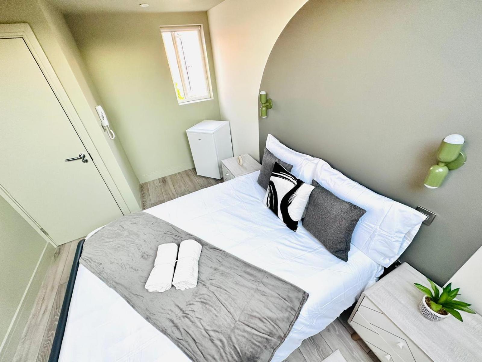 London Boutique Ensuite Room Like Hotel ภายนอก รูปภาพ