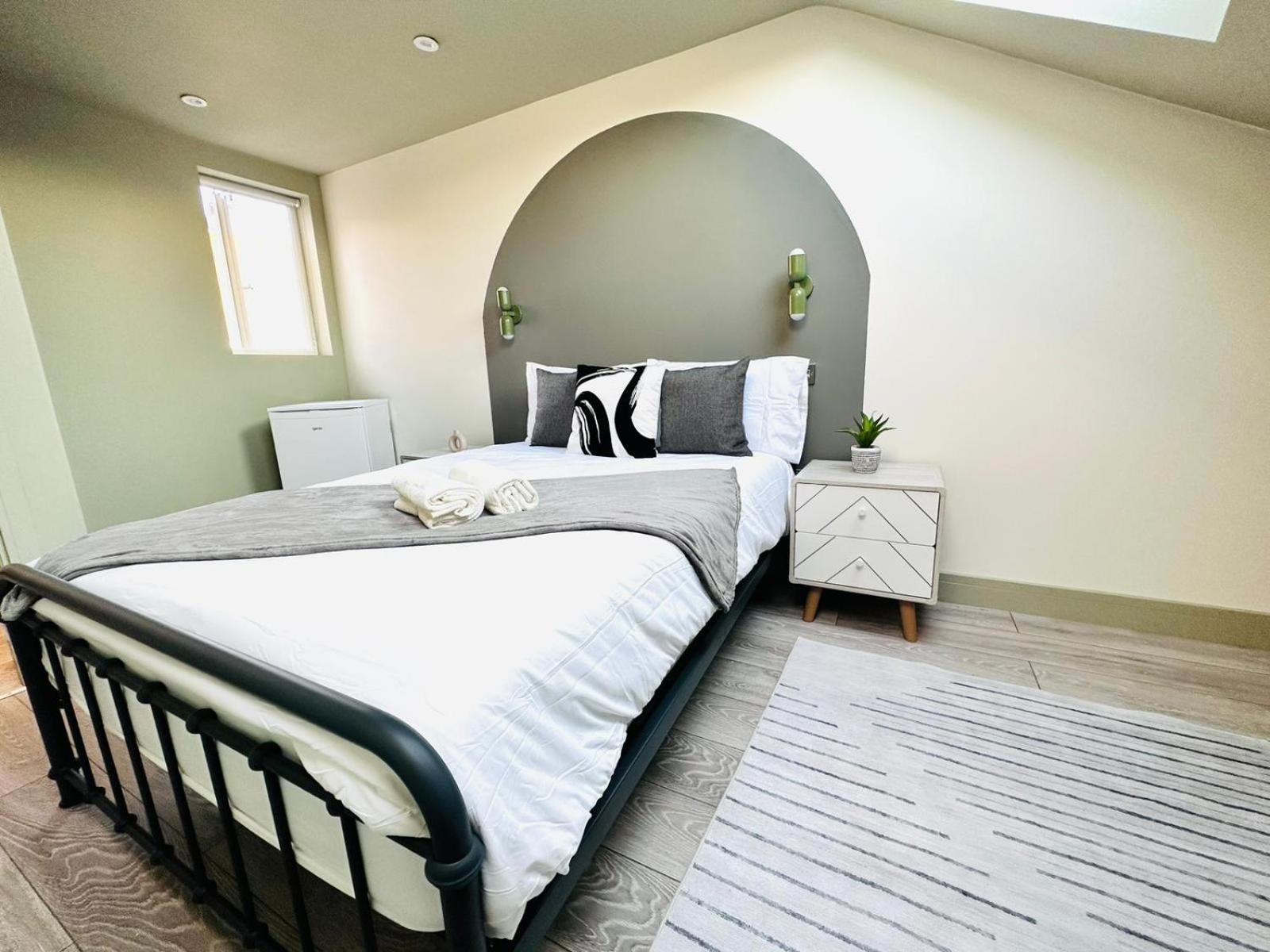 London Boutique Ensuite Room Like Hotel ภายนอก รูปภาพ