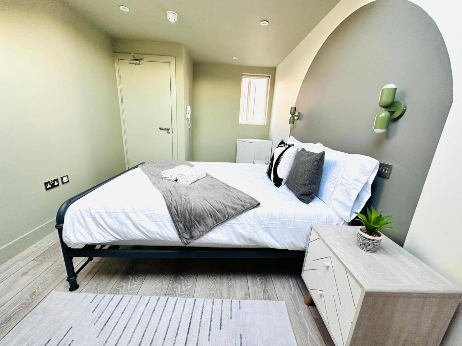 London Boutique Ensuite Room Like Hotel ภายนอก รูปภาพ