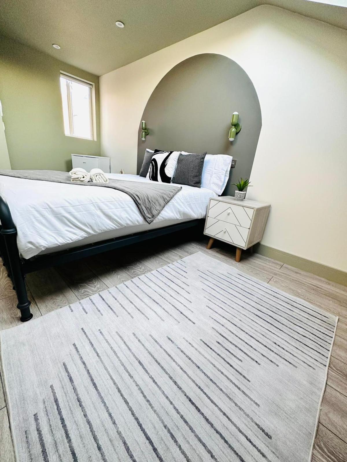 London Boutique Ensuite Room Like Hotel ภายนอก รูปภาพ