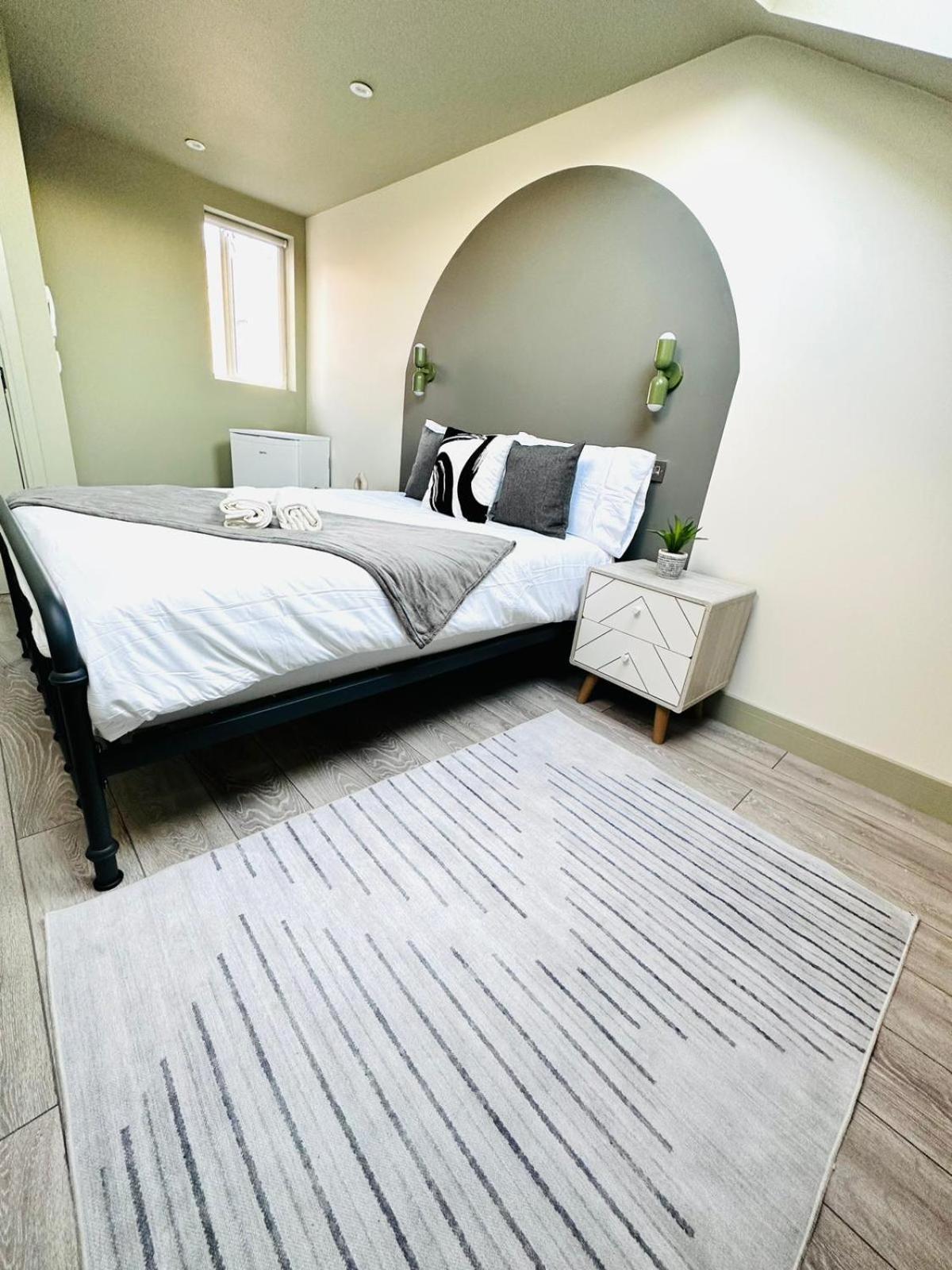 London Boutique Ensuite Room Like Hotel ภายนอก รูปภาพ