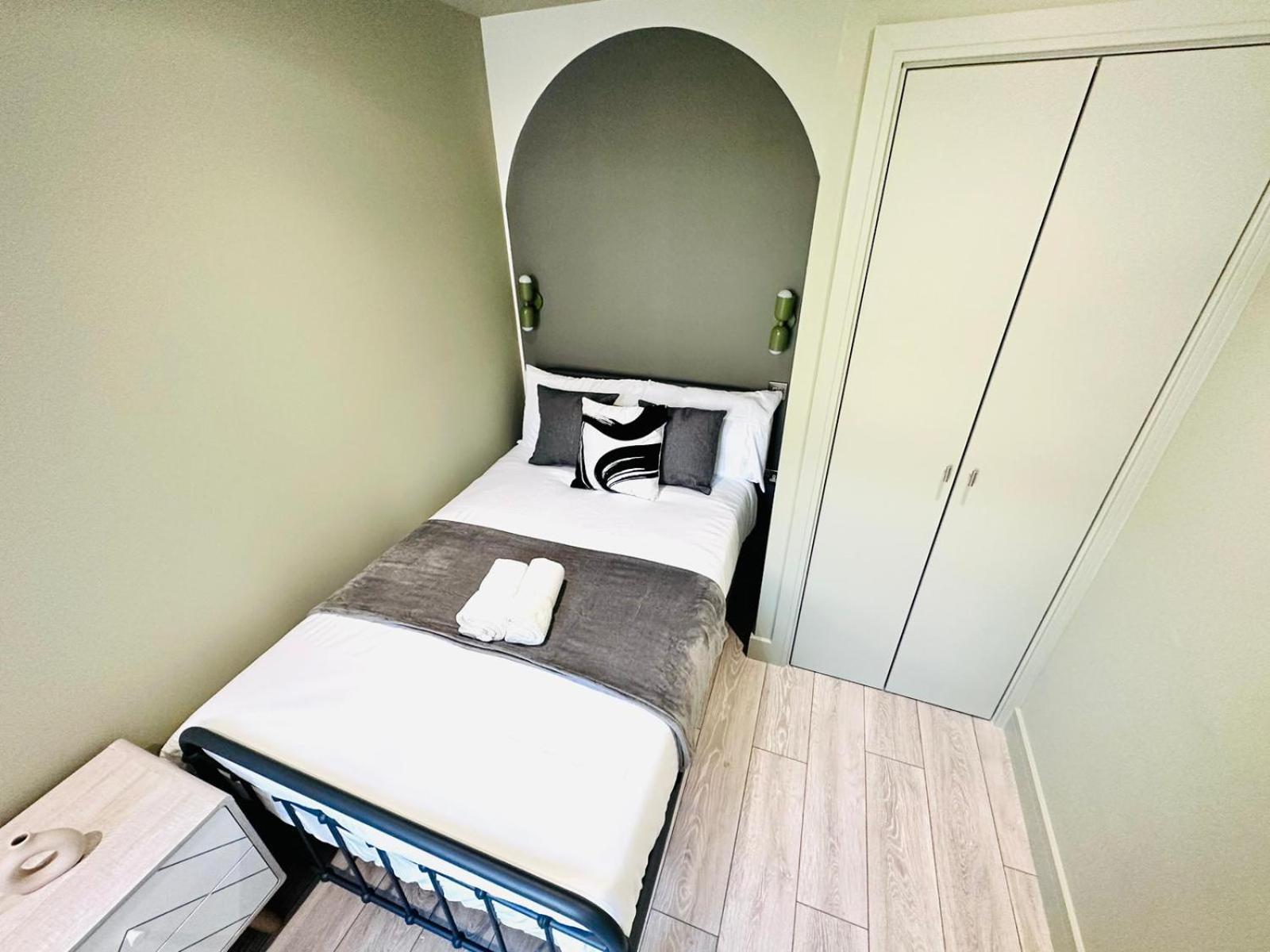 London Boutique Ensuite Room Like Hotel ภายนอก รูปภาพ