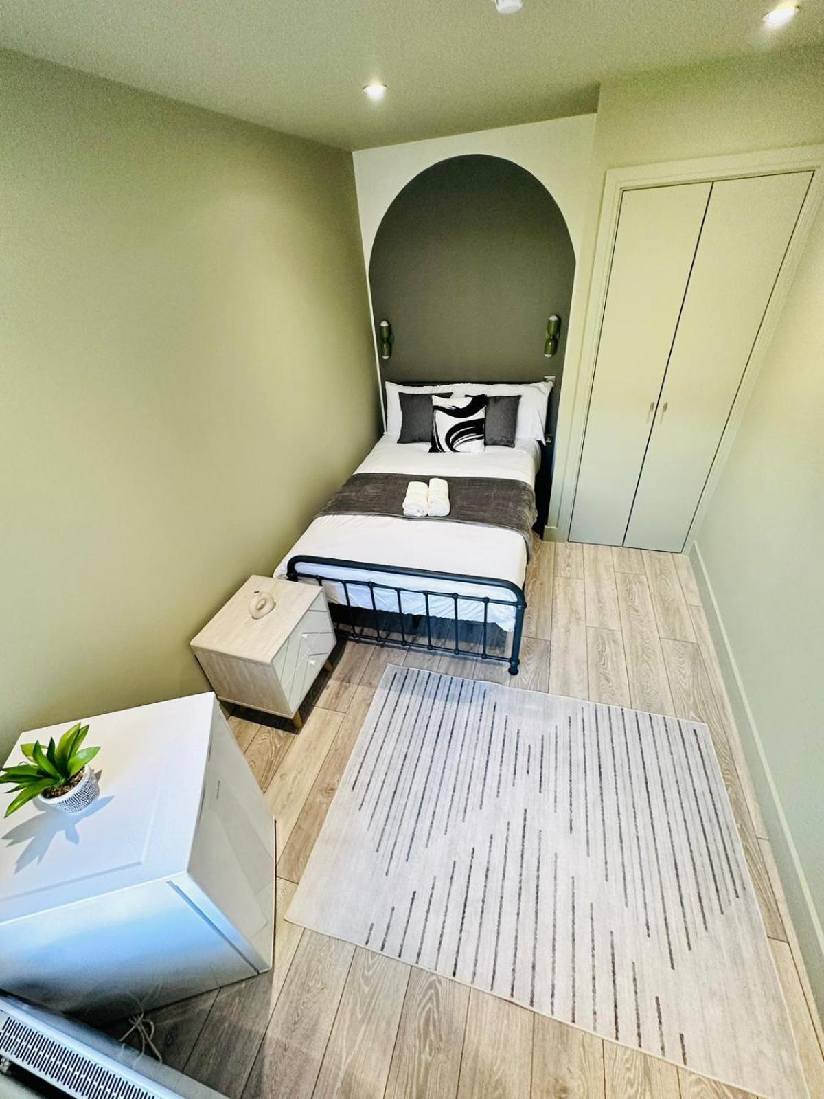 London Boutique Ensuite Room Like Hotel ภายนอก รูปภาพ