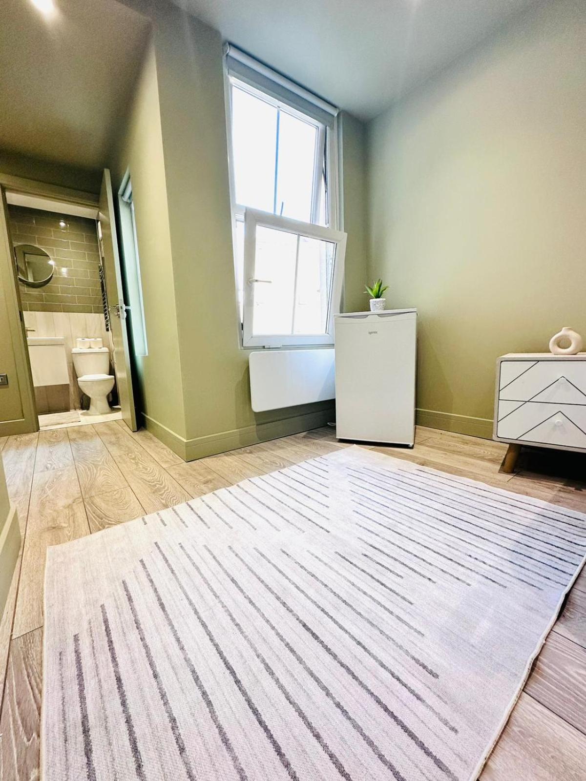 London Boutique Ensuite Room Like Hotel ภายนอก รูปภาพ