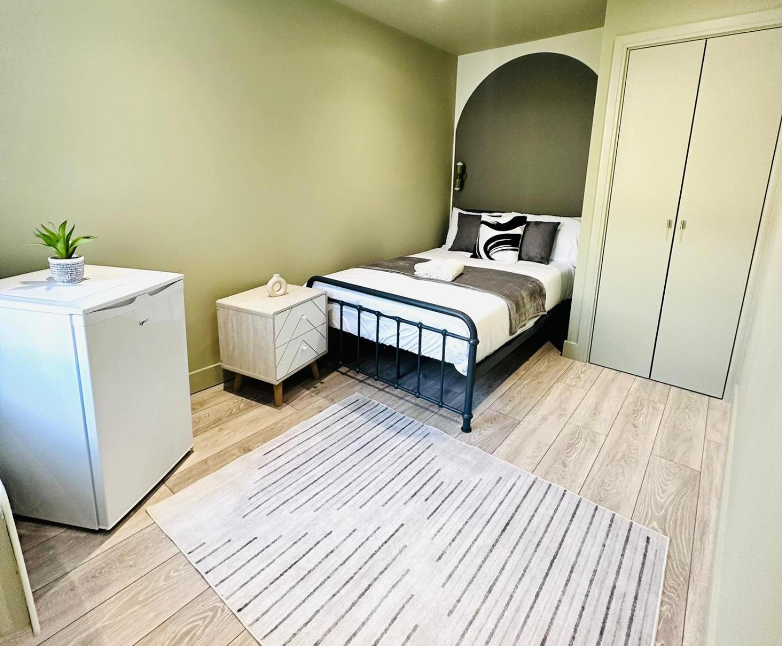 London Boutique Ensuite Room Like Hotel ภายนอก รูปภาพ