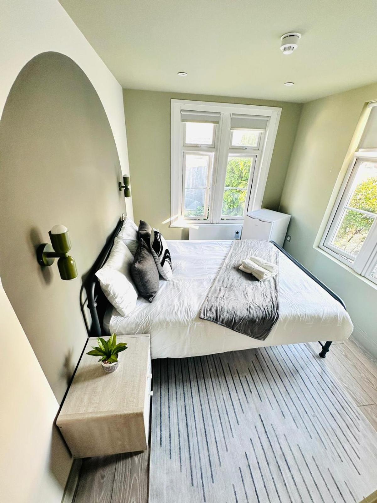 London Boutique Ensuite Room Like Hotel ภายนอก รูปภาพ