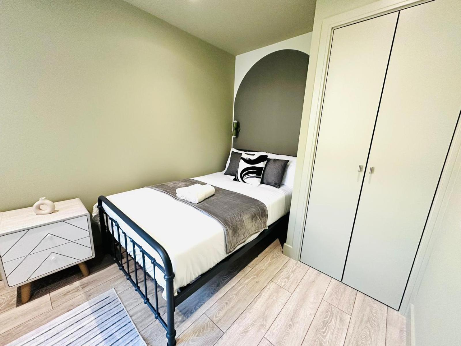 London Boutique Ensuite Room Like Hotel ภายนอก รูปภาพ